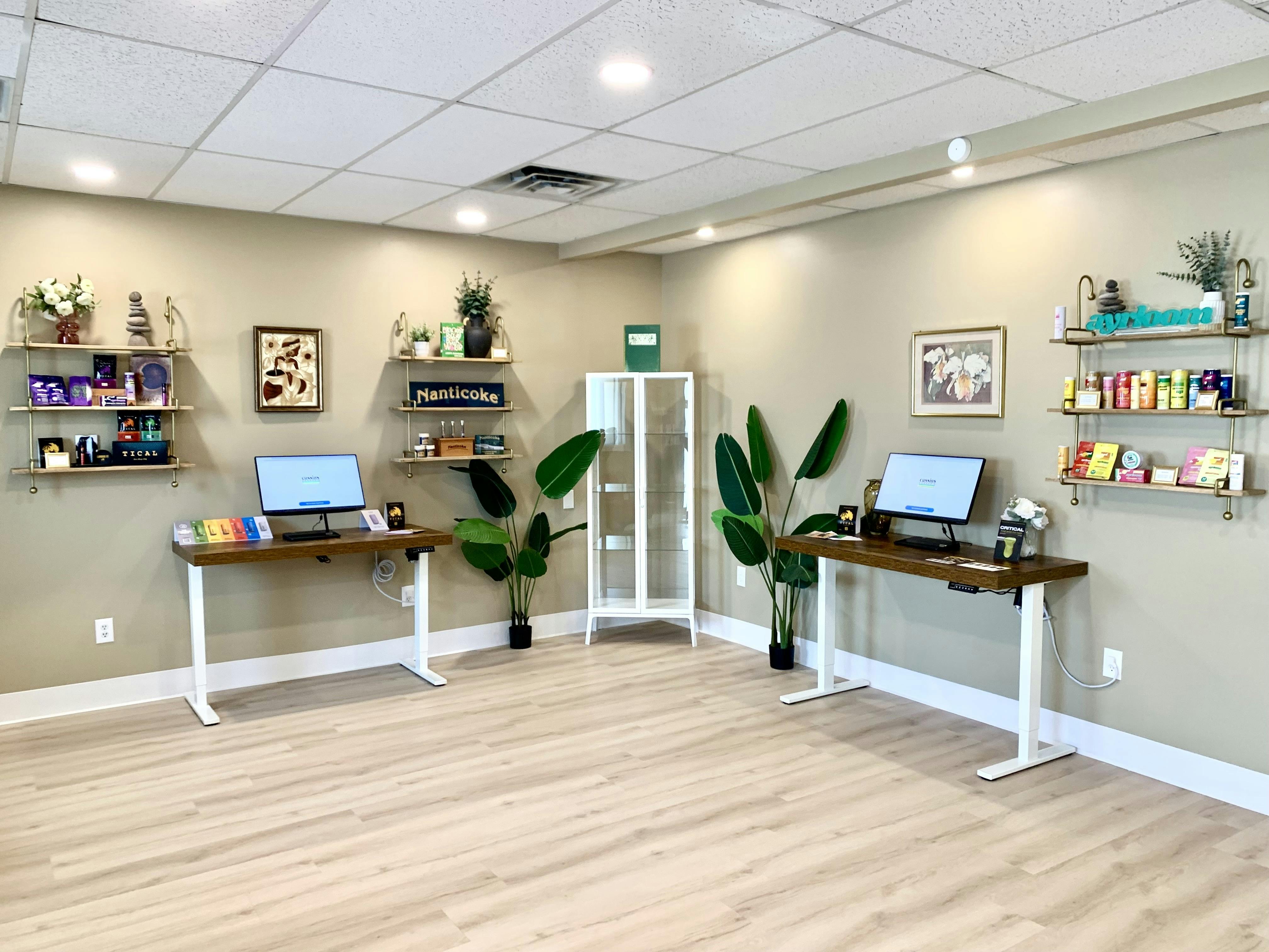 Cussins Cannabis & Nail Salon listing banner