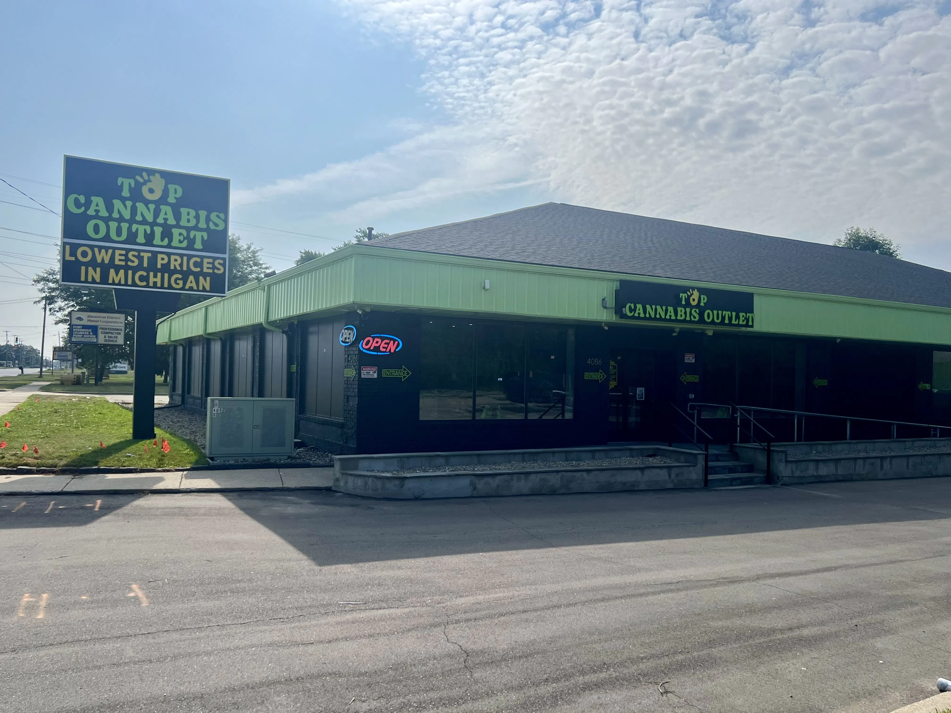 Top Cannabis Outlet listing banner