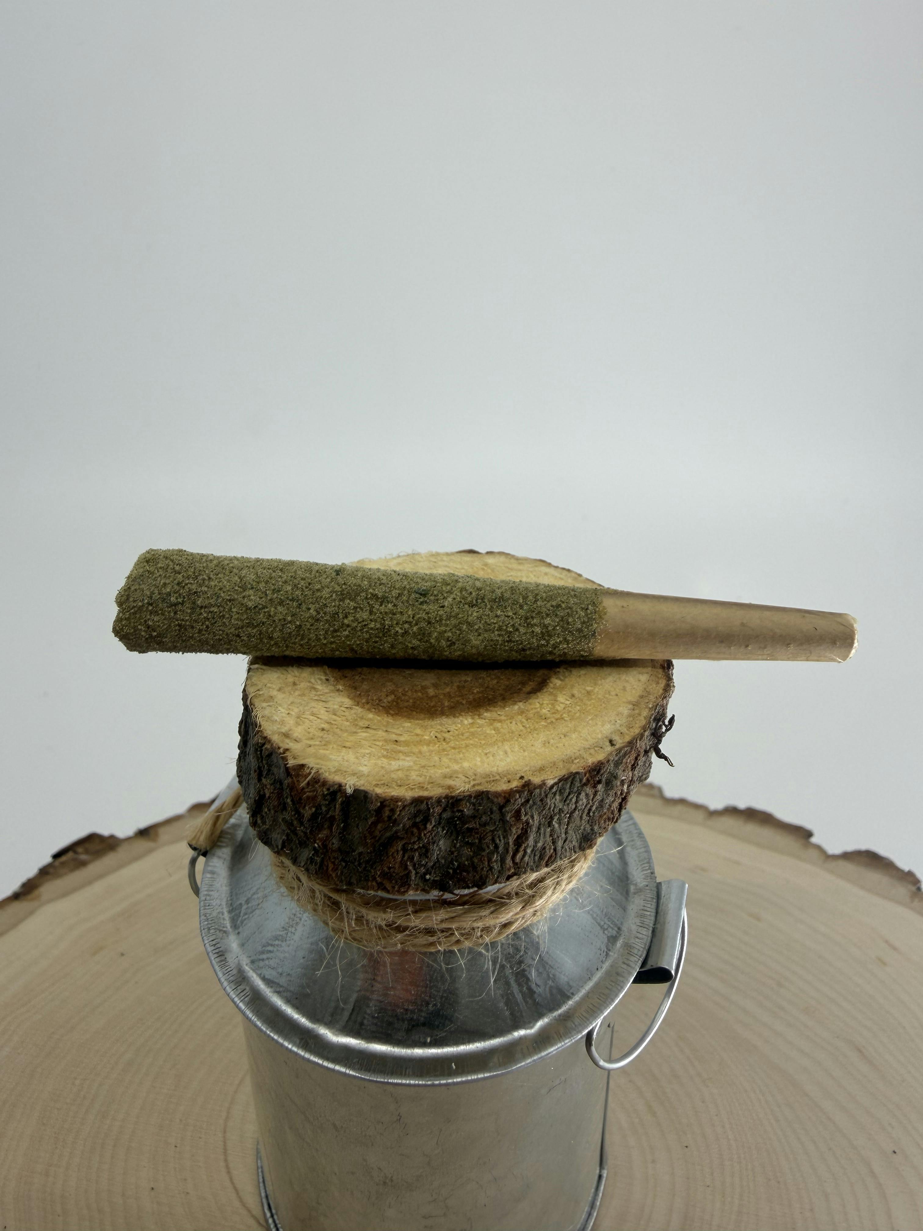 Fish Meadow Cannabis - Alien Og Mini Moon Pre Roll - Coated with Shatter & Kief .6g - 1