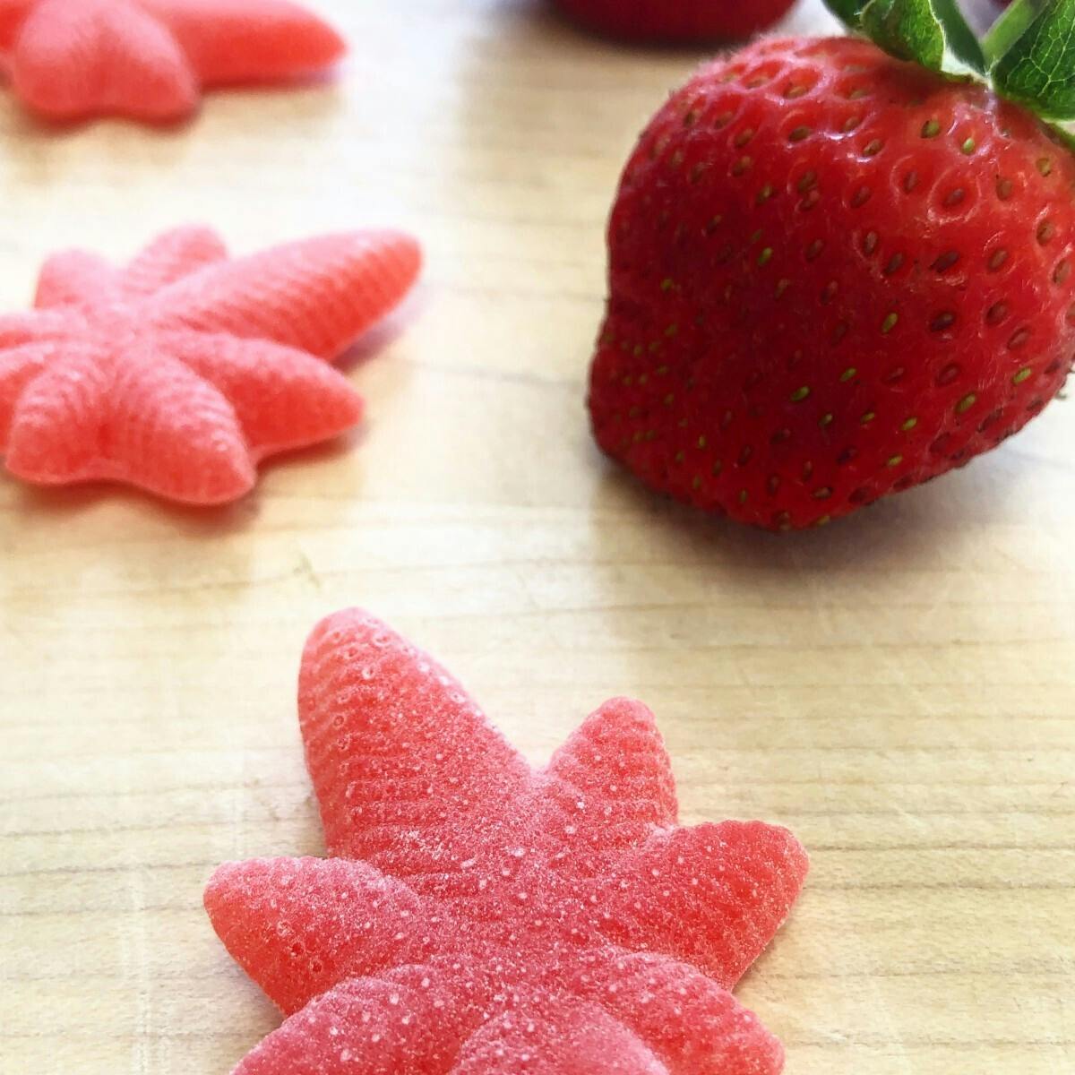 MoMo's Bakery - Strawberry Banana Sativa Boingos | 10pk | 100mg total - 1