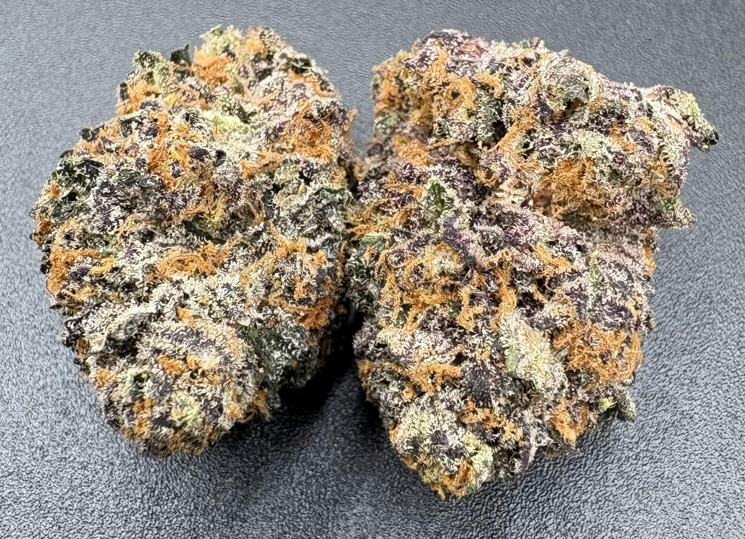 Hoodview Cannabis - Flying High | Guzzlerz Flower - 1