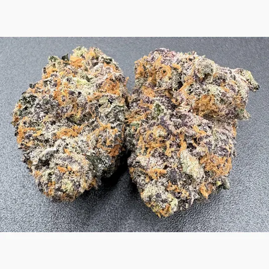 Hoodview Cannabis - Flying High | Guzzlerz Flower - 1