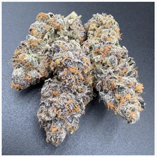 Hoodview Cannabis - Flying High | Poppin Bottles Flower - 1