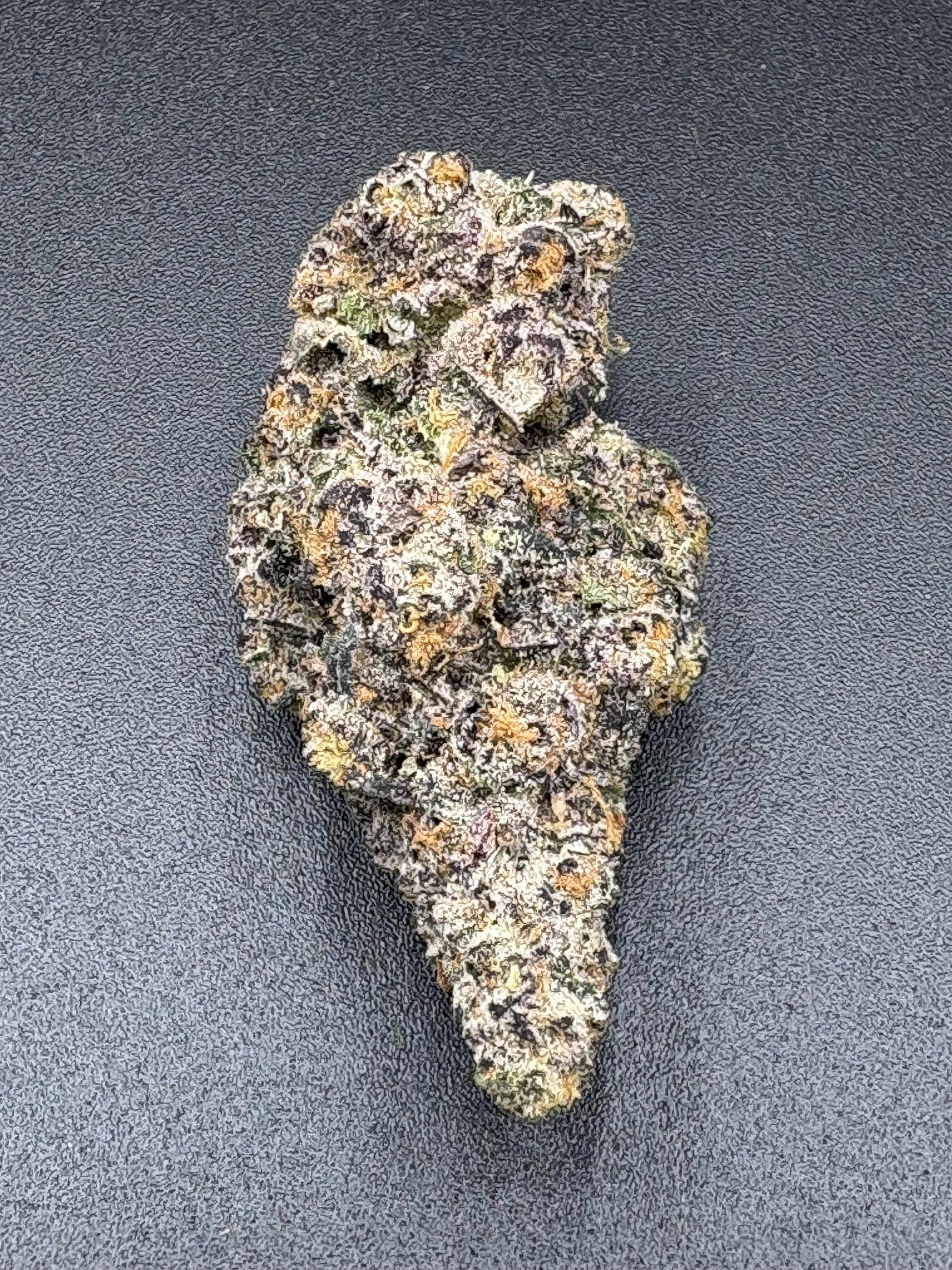 Hoodview Cannabis - Flying High | Peek 112 Flower - 1