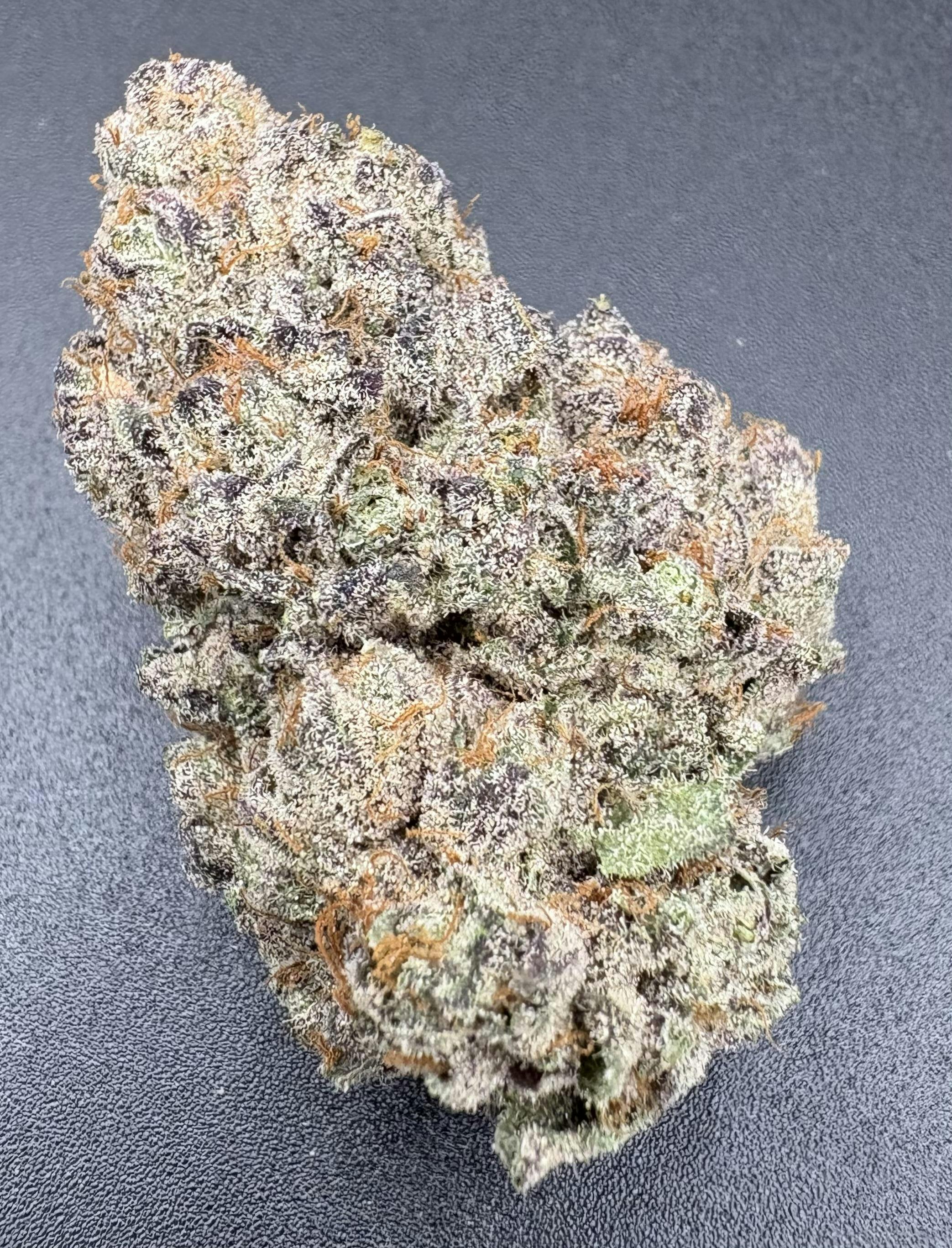 Hoodview Cannabis - Legacy | Chicken And Waffles Flower - 1