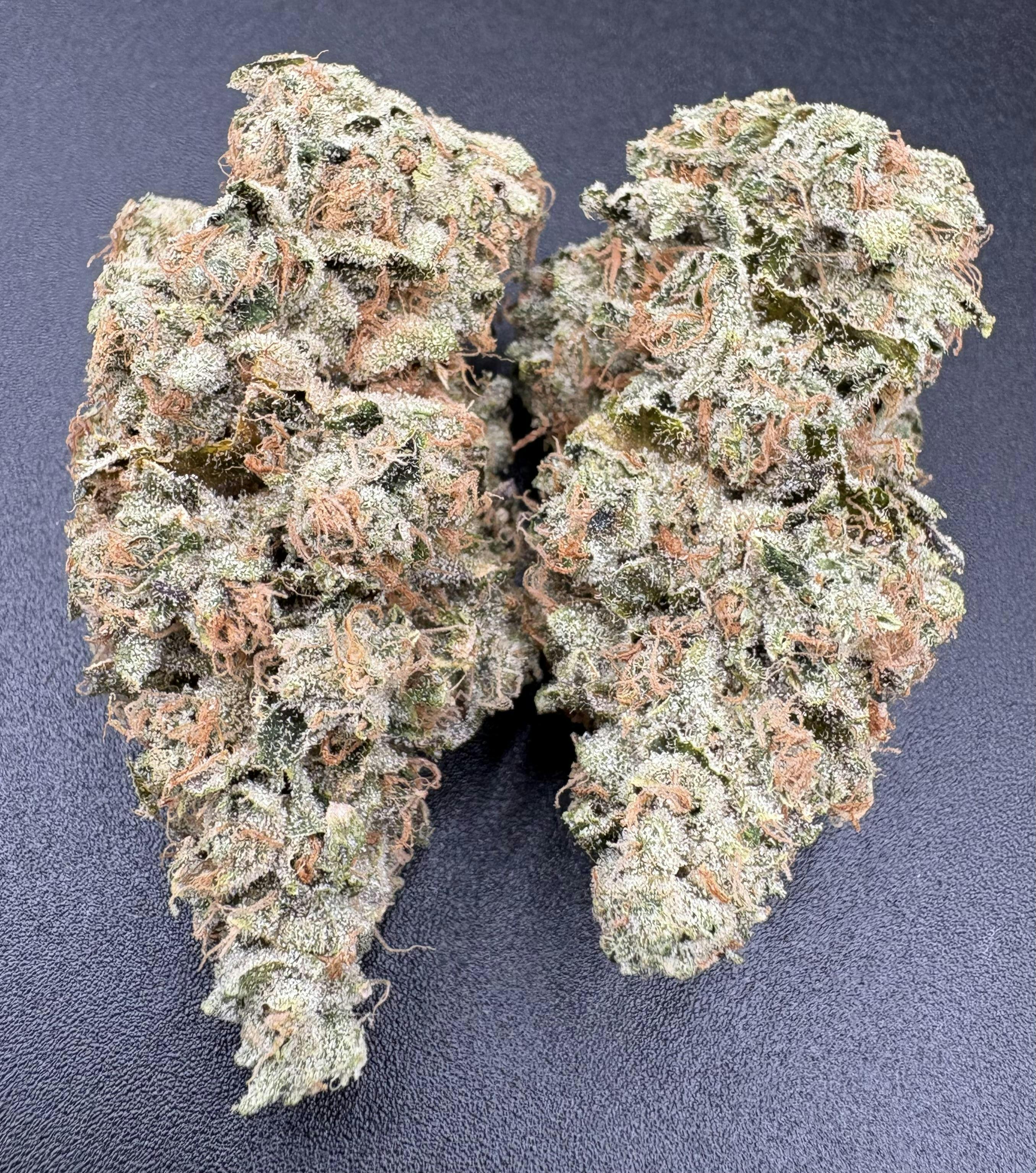 Hoodview Cannabis - Legacy | Regular Runtz Flower - 1