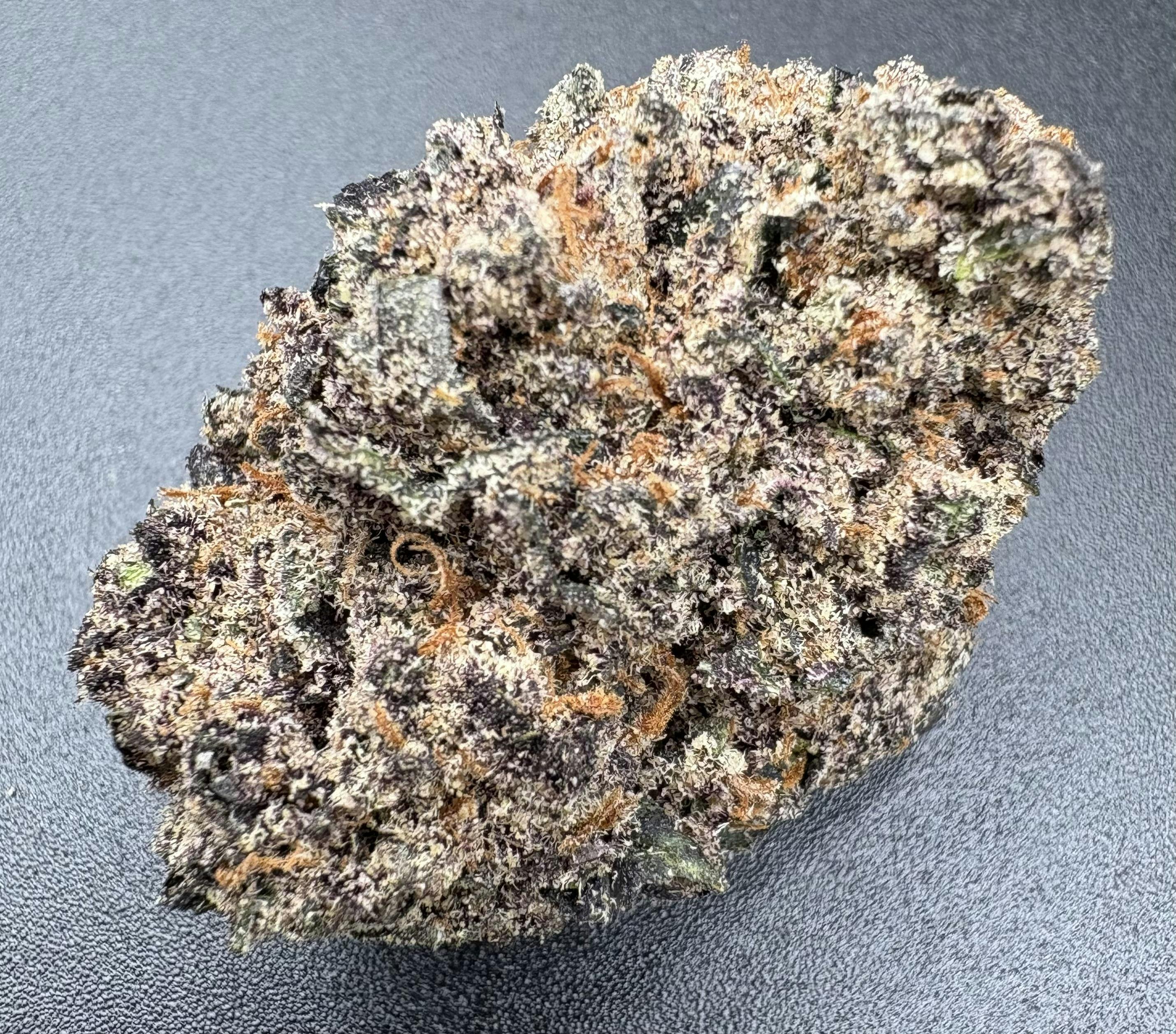 Hoodview Cannabis - Legacy | Runtz Flower - 1