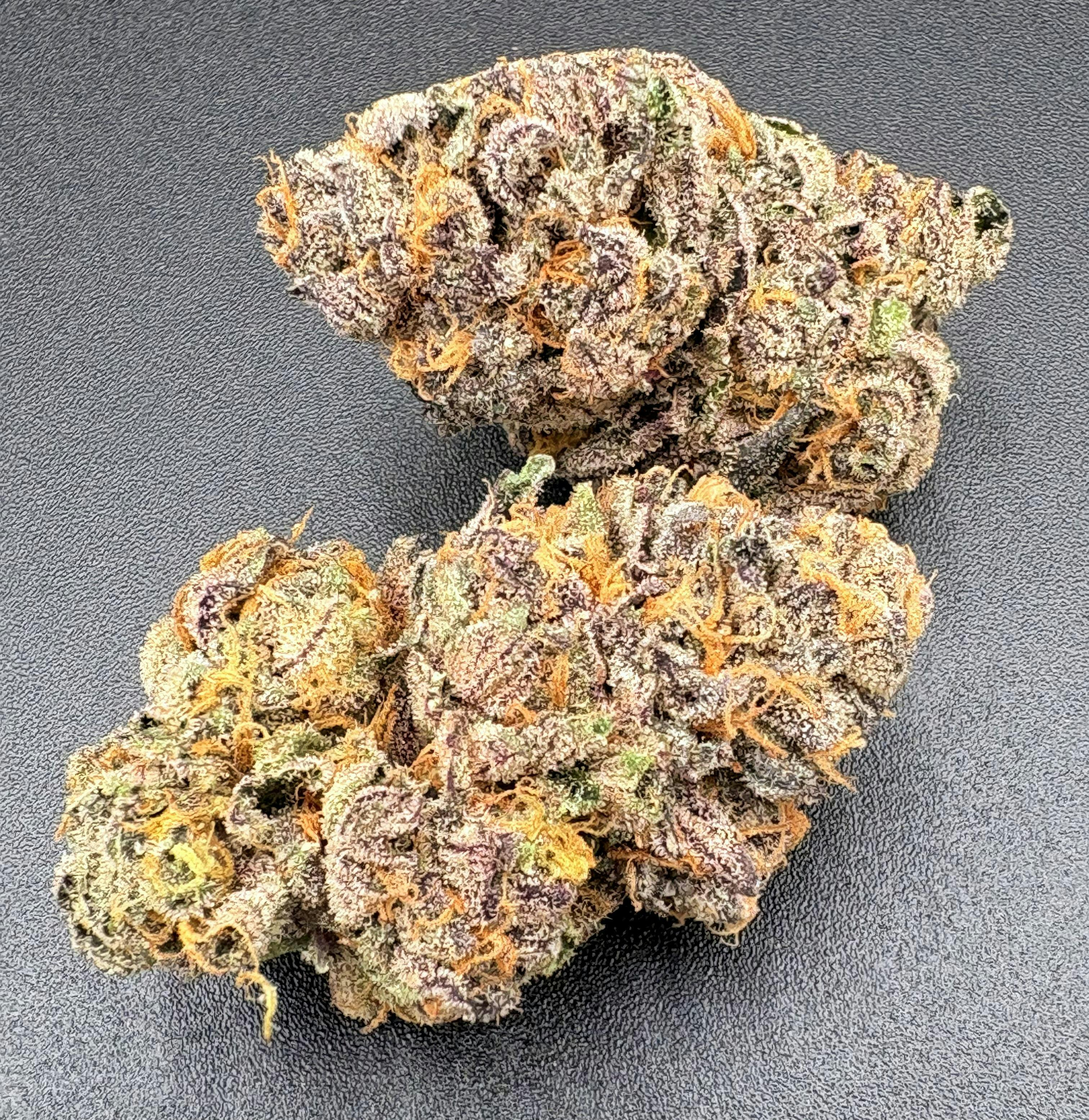 Hoodview Cannabis - Legacy | Zushi Flower - 1