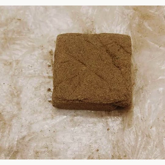 Magic Weed Amsterdam - Hash Unpressed Wandy Cake extraction - 1