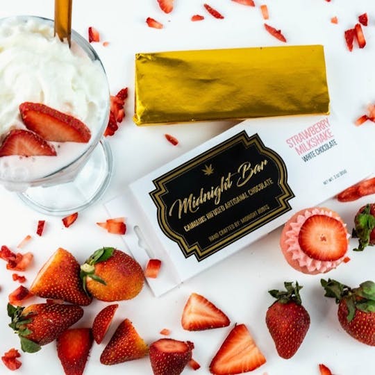 Midnight Roots - Midnight Roots - White Chocolate Midnight Bar Strawberry Milkshake 200mg - 1