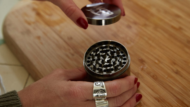 Click to see a larger version of the image how to clean weed grinder