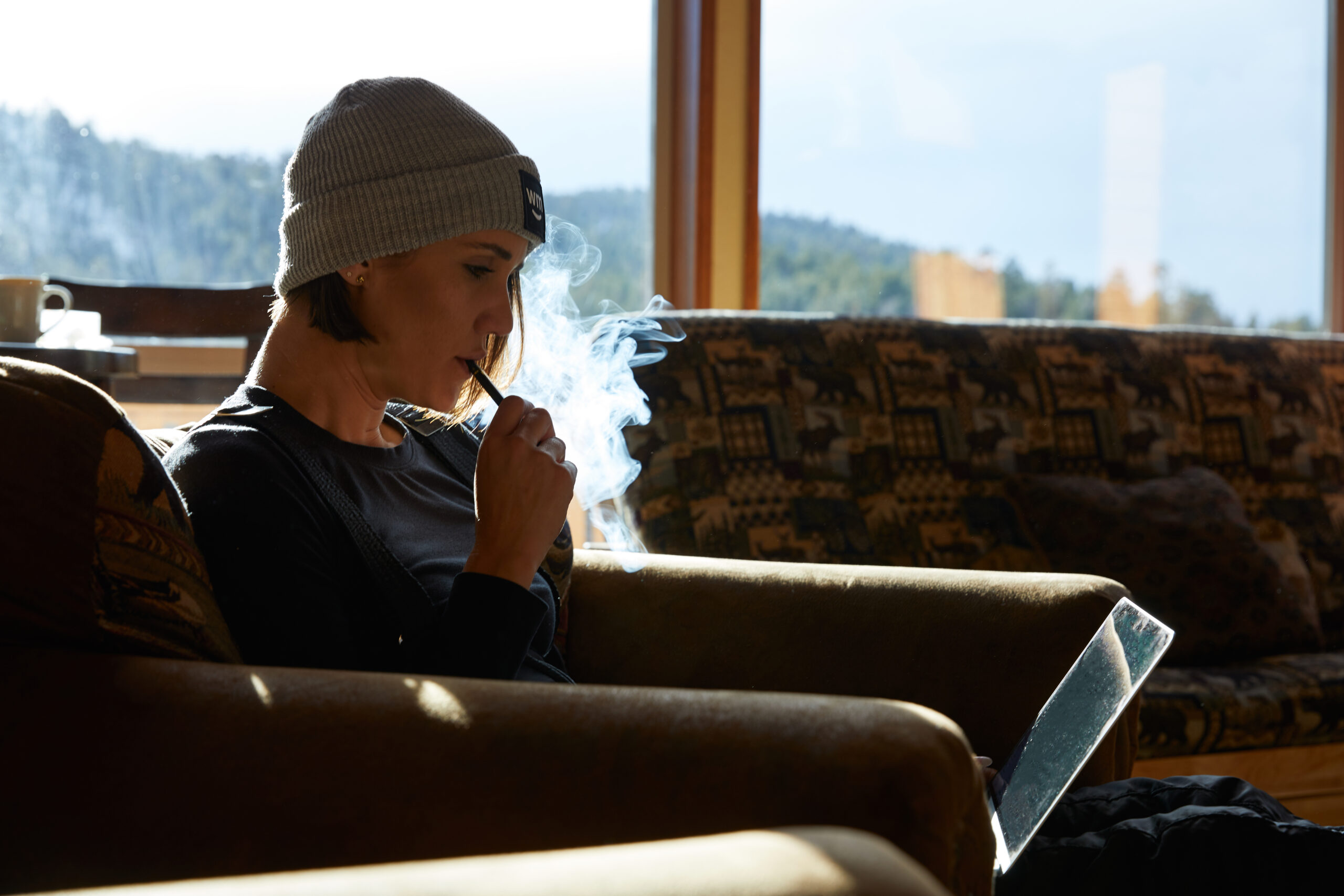 vaping dab pen indoors